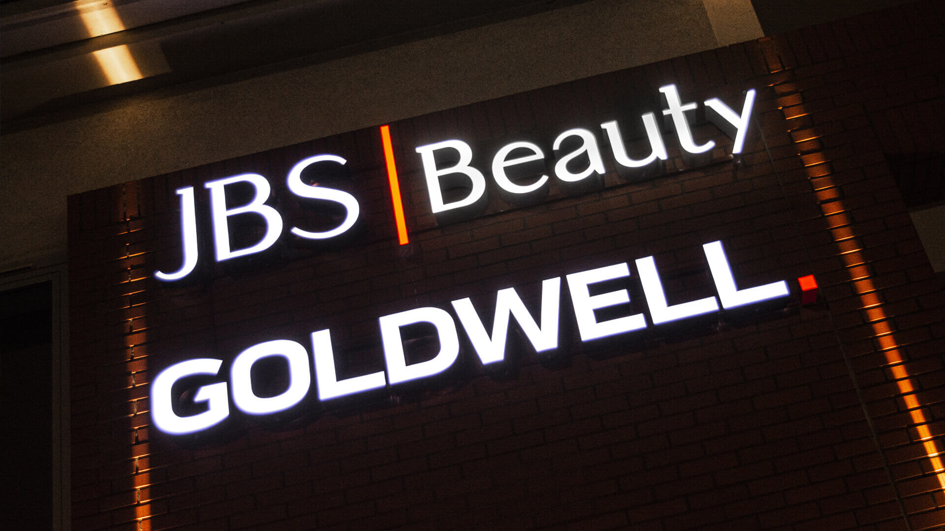 Goldwell goldwel - jbs-goldwell-bauty-lettera-colore-illuminata-led-lettera-sulla-parete-dell'edificio-segnali-lettera-sulla-altezza-del-beglach-segnali-lettera-sull'edificio-ufficio-gdansk-letnica (11) 